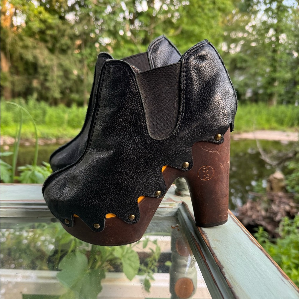Leather Platform Pumps - Clog style